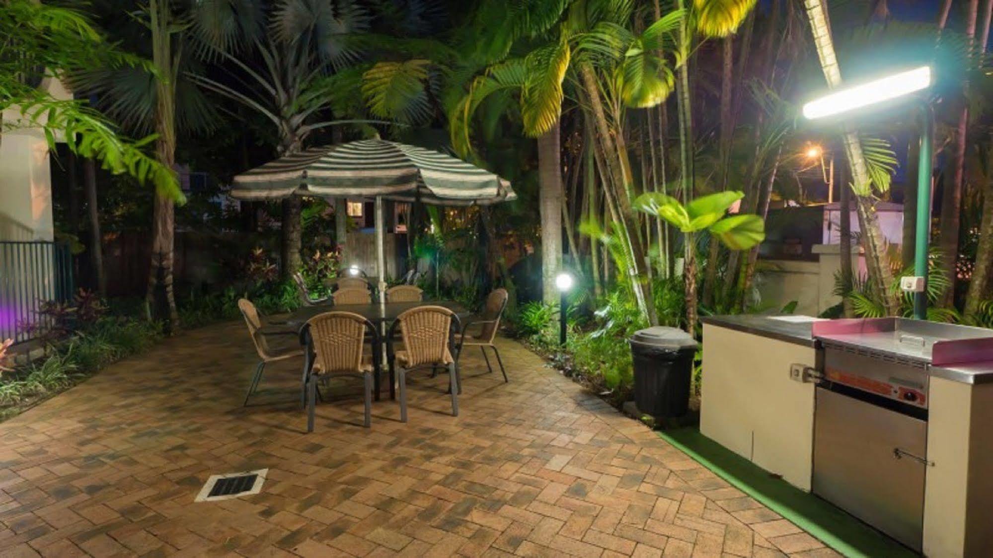 Tropic Towers Apartments Cairns Eksteriør billede