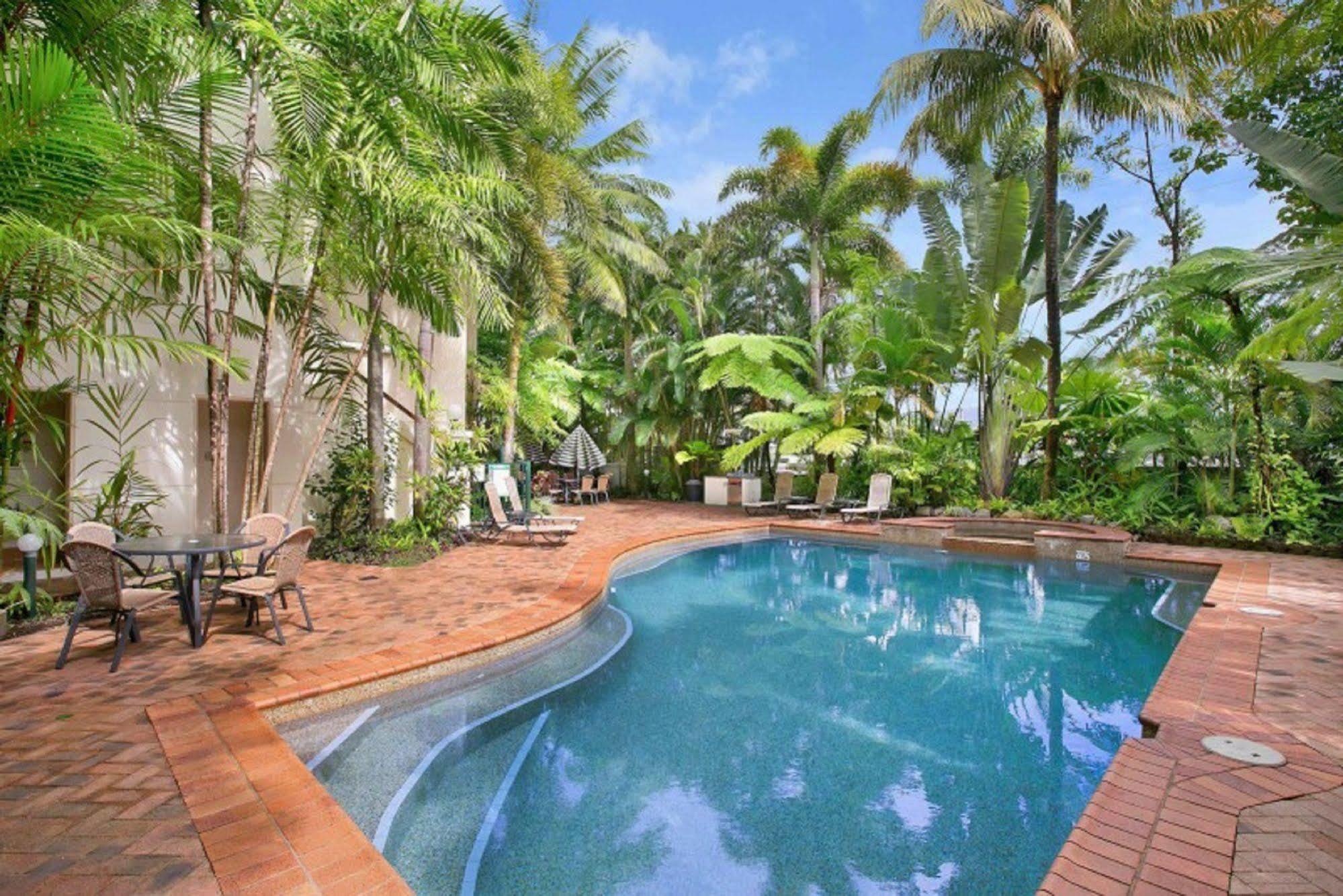 Tropic Towers Apartments Cairns Eksteriør billede